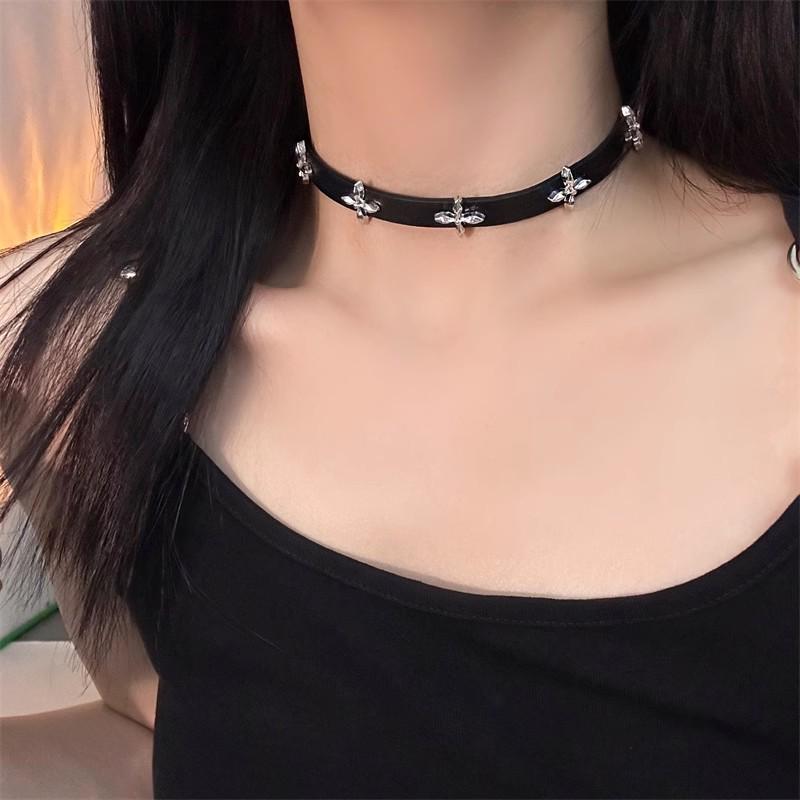 2025 High-End Gothic Punk Necklace: Y2K Dark Style Clavicle Chain for Women