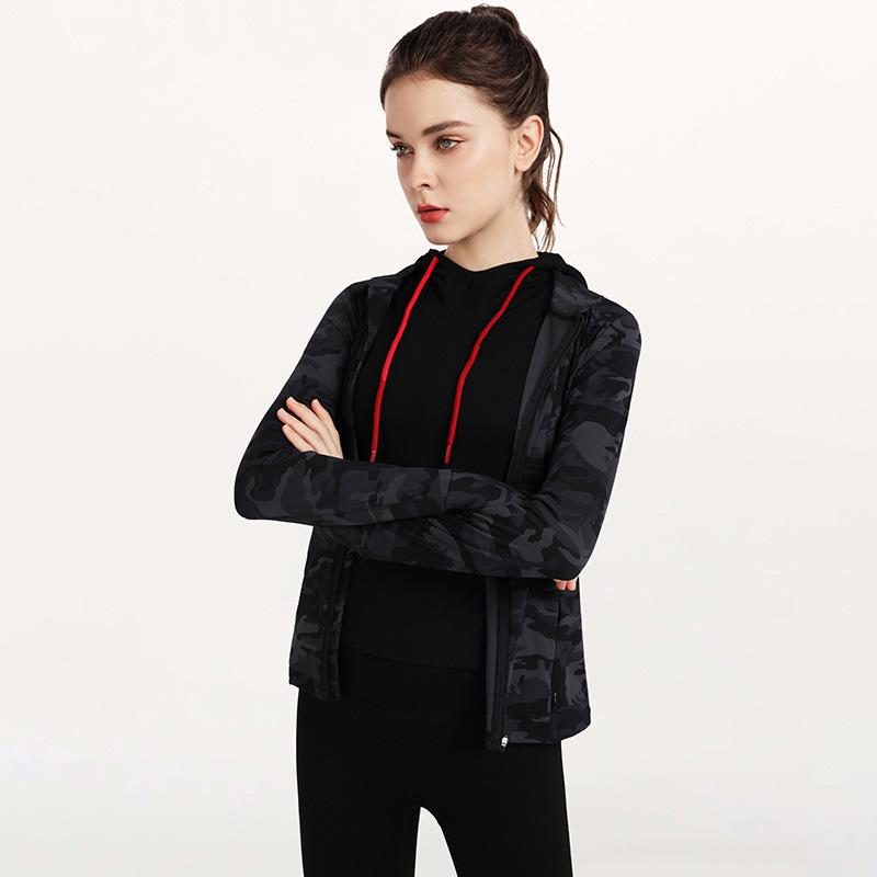 

Women s Camouflage Slim Fit Hooded Jacket for Autumn/Winter Outdoor Fitness, Yoga, and Running S камуфляжний/сіро блакитний колір