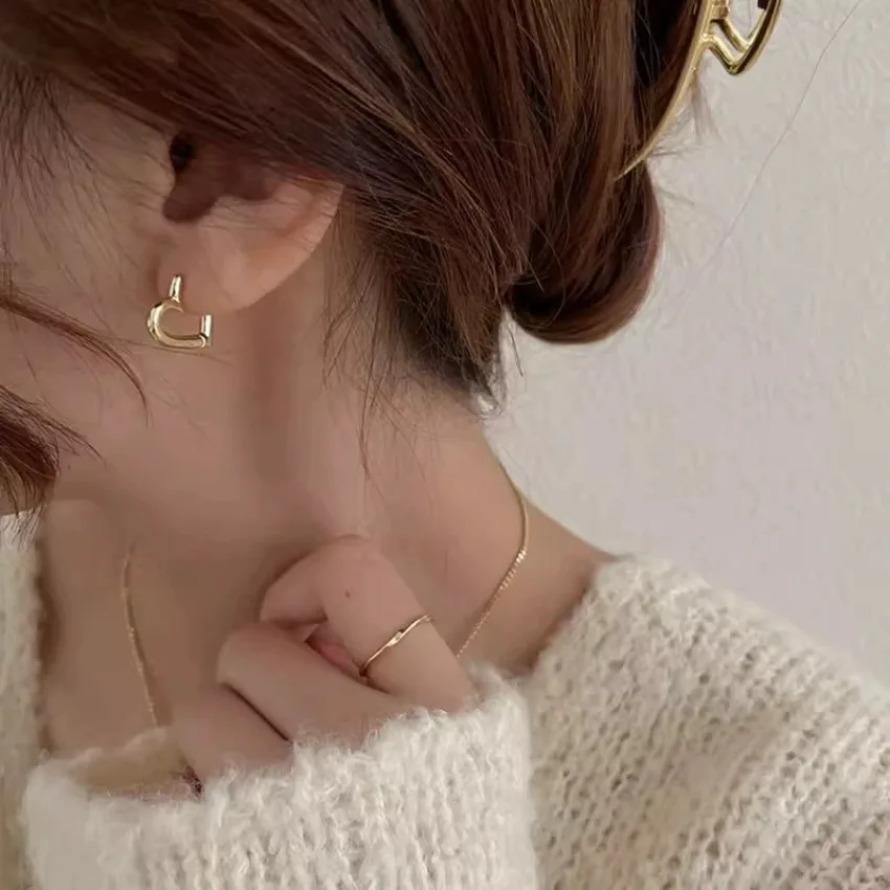 1 Pair Simple Design Silver Color Hollow Heart Hoop Earrings for Women New Brand Fashion Ear Cuff Piercing Vintage Earring Gift