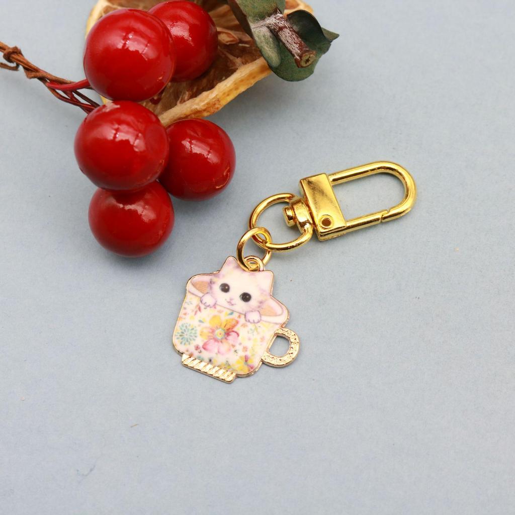 Exquisite Cat Keychain: Japanese Style Cartoon Cup Charm - A Delightful Gift for Friends.