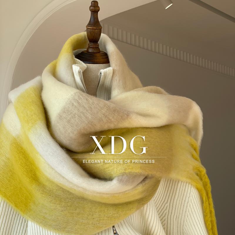 Elegant Gradient Plaid Velvet Shawl: Perfect for Autumn and Winter Travels