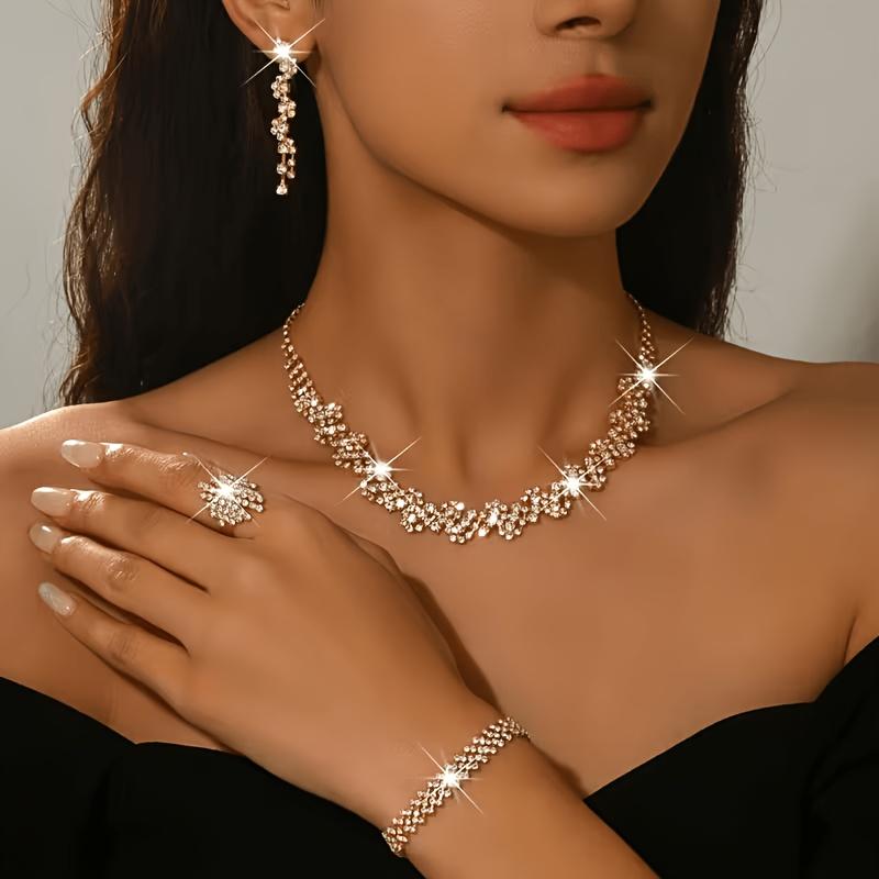 A luxurious and exquisite four-piece set of flashy water-diamond necklaces, bracelets, earrings, and rings, perfect for bridal and wedding золотой