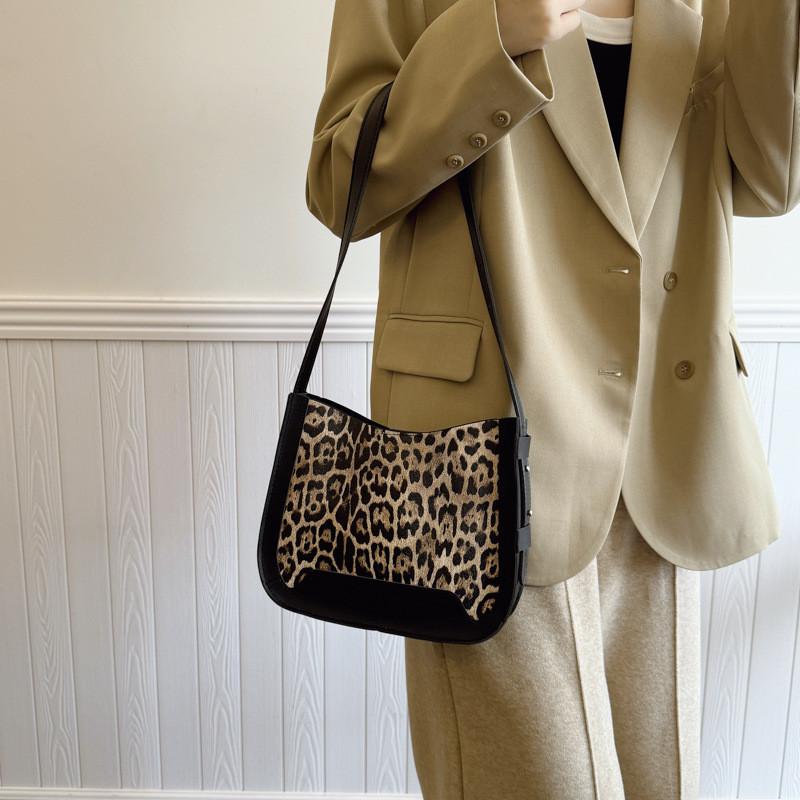 Elegant Pu Leather Leopard Pattern Small Handbag For Women In Trendy Colors Ideal For Daily Use