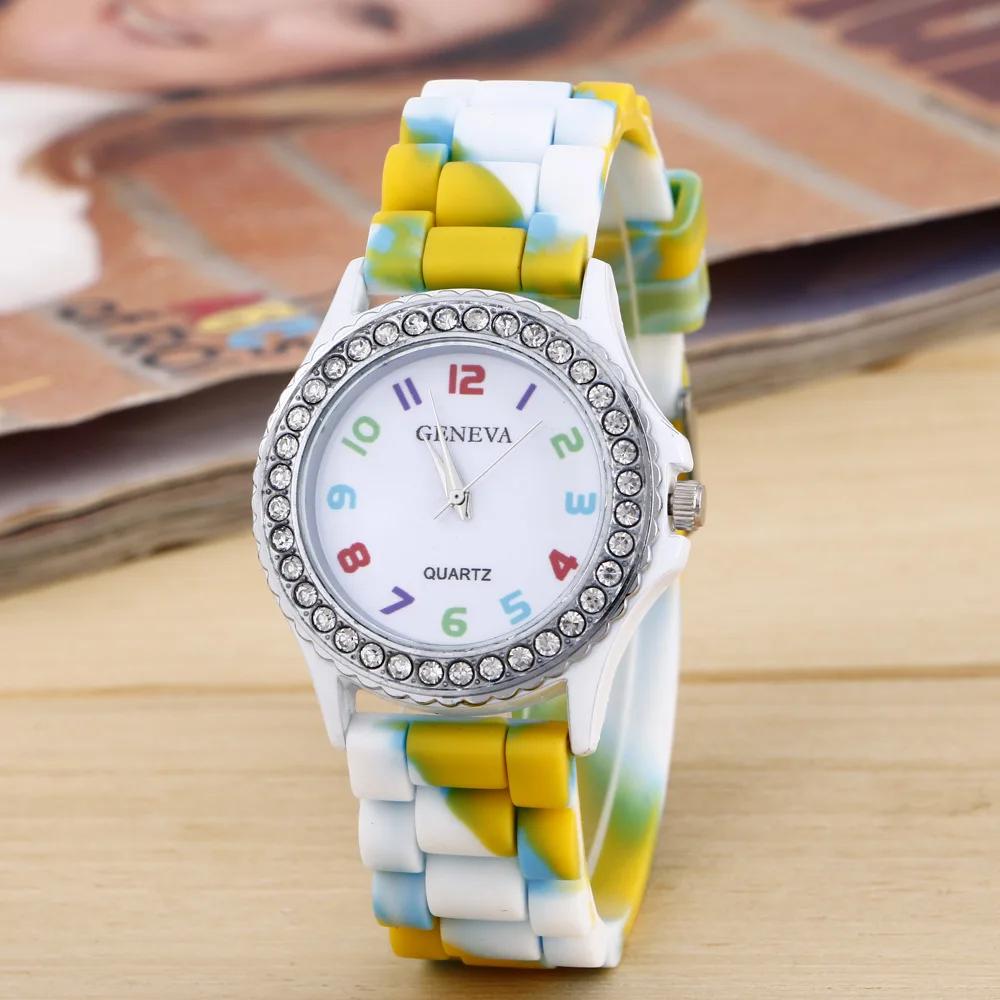 Neue Regenbogenmode Damenuhren Luxus Camouflage Diamant Damen Quarz Uhr Mädchen Silikon Wasserdicht Kleiduhr Weibliche Uhr
