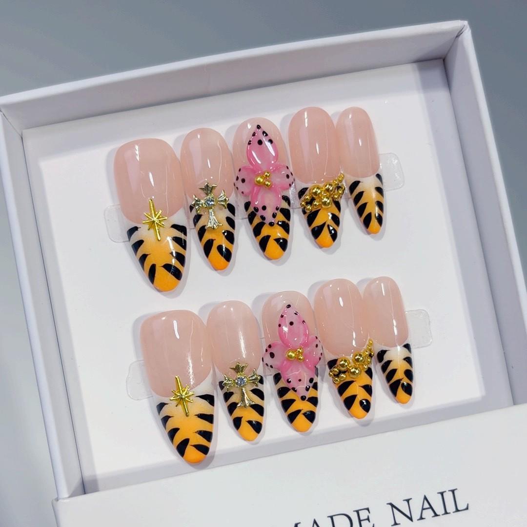 Almond-Shaped Handmade 3D Sculpted French Leopard Print Hot Girl Wearable Nails Medium