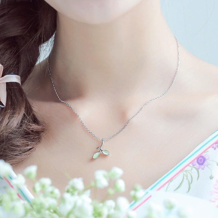 Cute Leaf Necklace Female Mori Small Fresh Collarbone Chain Simple Pendant Gift For Girlfriends And Students Aa