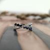 Серебряное кольцо с натуральным сапфиром 1.465ct, фианитами, вес изделия 3,35 гр (2180890)