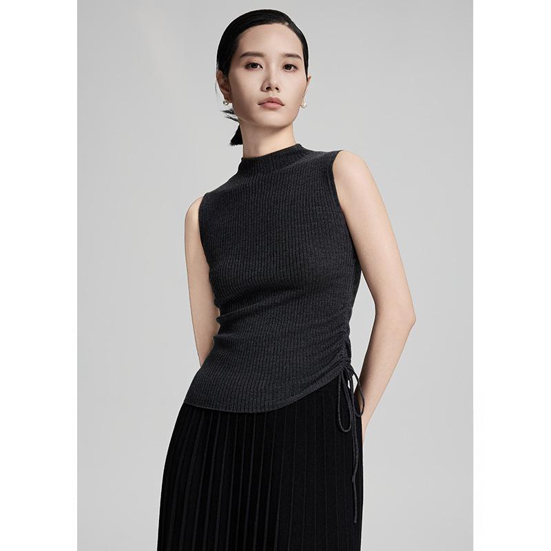 

Merino Wool Asymmetrical Sleeveless Knit Vest with Side Ruching Medium белый
