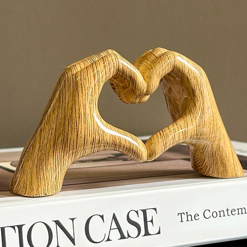 

Creative Graffiti Resin Hand Heart Gesture Statue Home Decoration Nordic Heart Shaped Statue For Girlfriend Valentine Day Gift
