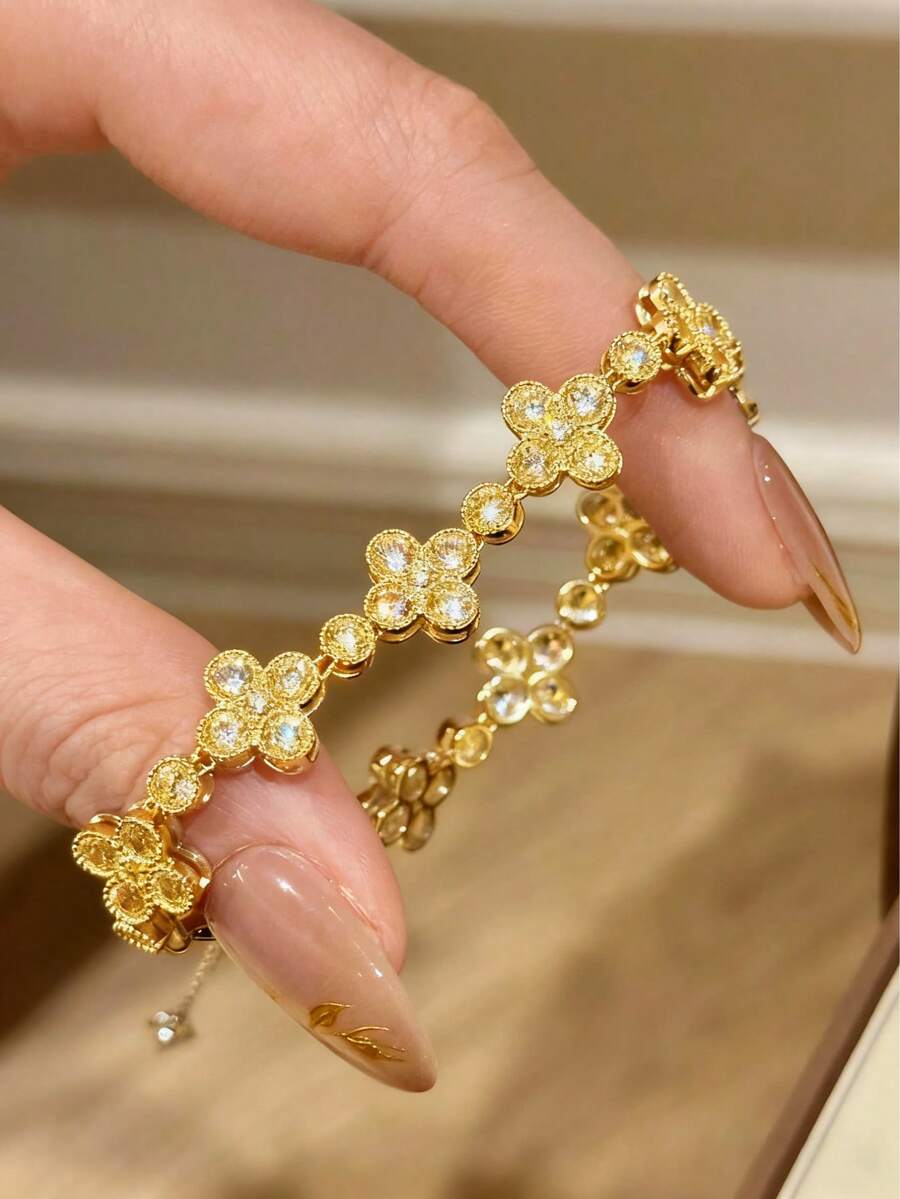 

Модный браслет из нержавеющей стали с четырехлистным цветком и цирконием, изящное украшение, роскошное ощущение для женщин