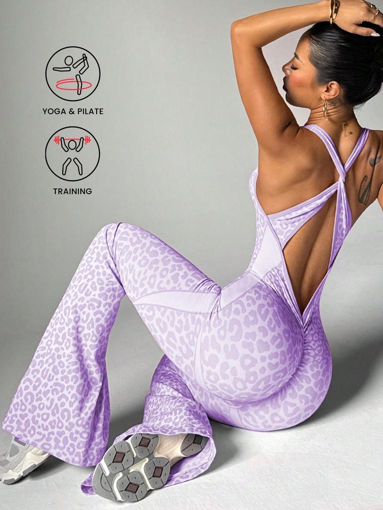 Women's leopard print jumpsuit flared pants, snug and comfortable, with printed shoulder straps and slanted back jumpsuit flared pants.