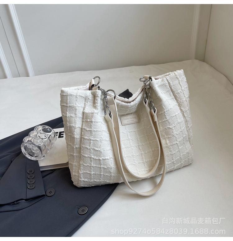 

Large capacity fashion Korean version niche ins shoulder armpit bag commuter texture leisure bag 2025 new tote bag