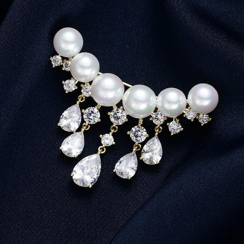1Pcs Fashion Classic Laddy Exquisite Crystal Clothing Coat Suit Pin Corsages Elegant Women Girls Pearl Pendant Brooch Badges