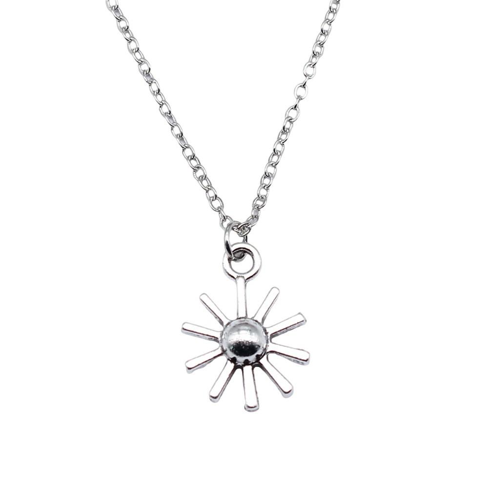 Hollow Star Moon Pendant Necklace Minimalist Geometric Jewelry 40cm Short Chain