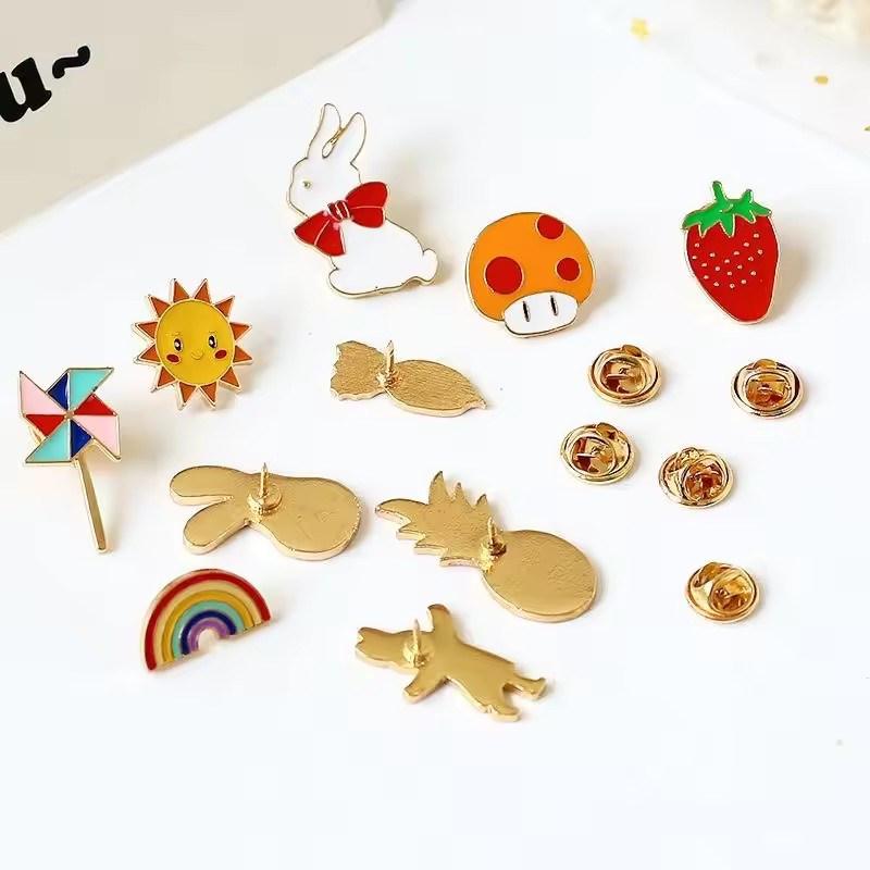 10/20/30/40/50Pcs Enamel Pin Badge Random Cute Animal Plant Metal Brooches Backpack Lapel Badges Women Kid Jewelry Accessories