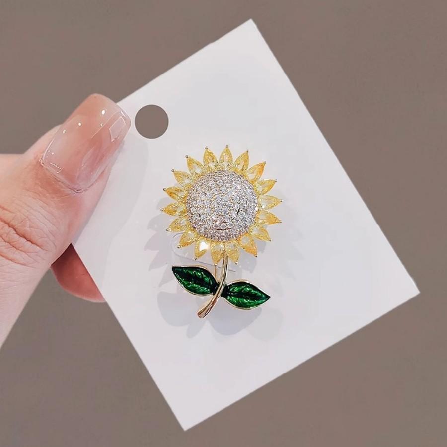Sunflower Brooch High-end Actress Corsage Anti-light Buckle Personalized Pin Collar Pin Clothing Premium Sense