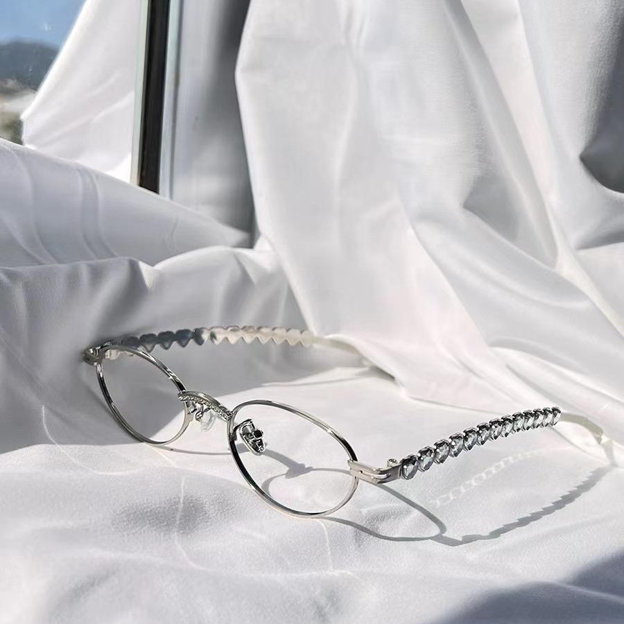 

Y2K Heart Shaped Diamond Frame Sunglasses Women Small Oval Retro Silver Metal Eyewear Rhinestone Design Luxury Sun Glasses as picture