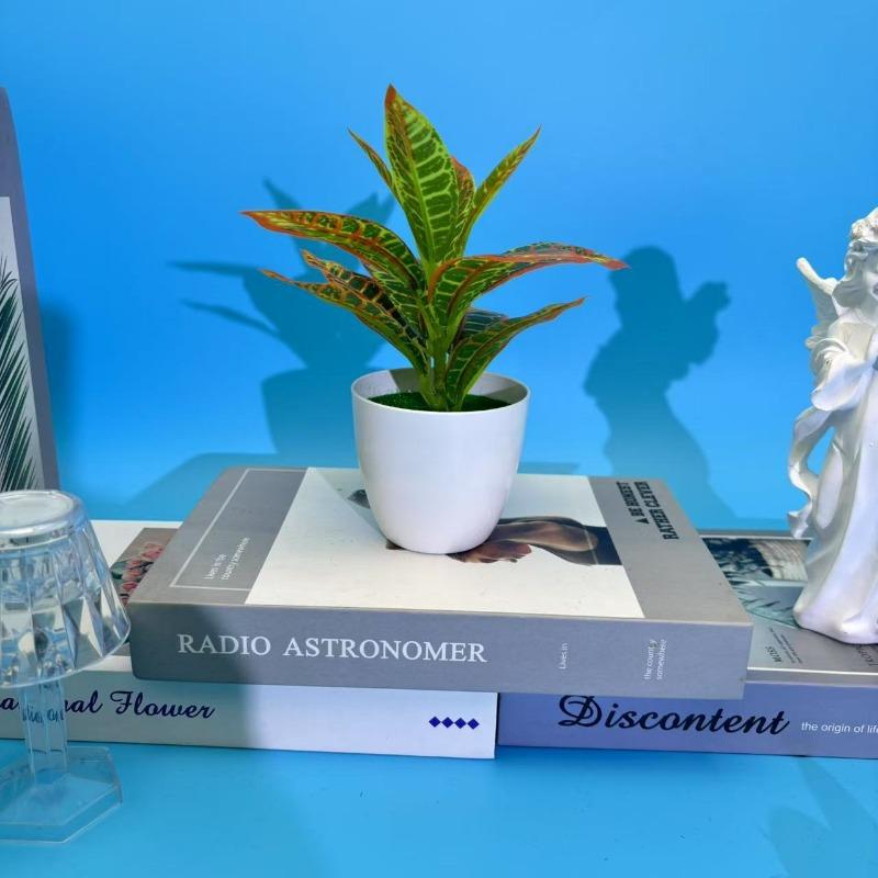 

Трехсекционный маленький зеленый лист растения в горшке Домашнее украшение Искусственный цветок Растение бонсай Цветочные горшки Red leaf