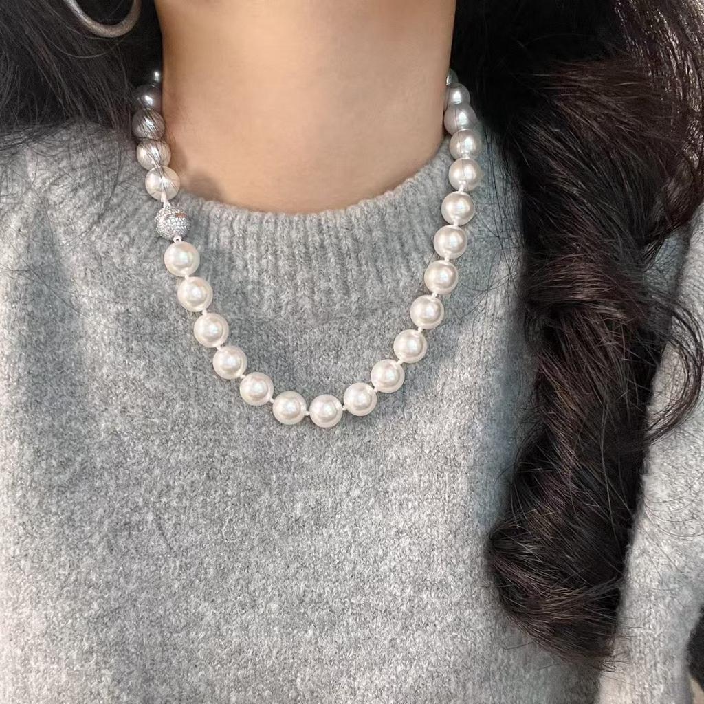 Vintage 12Mm High Quality Diamond Ball Buckle Faux Ao White Pearl Necklace Clavicle Chain