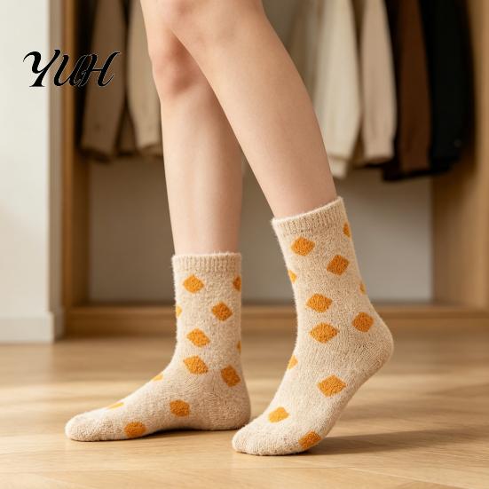 Cozy Winter Sleep Socks 1 Pair Thickened Coral Fleece for Women, Warm Thermal Breathable Velvet Bed Socks, Soft Plush Indoor Floor Autumn Comfort
