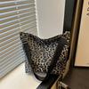 Leopard Print Bucket Bag For Women With Polyester Material And Zip Closure For Daily Casual Use