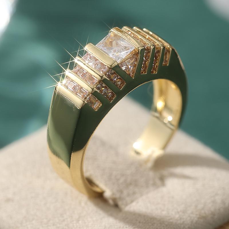 Elegant Sparkling Synthetic Zirconia Design Golden Plated Engagement Ring for Women Gorgeous Fashion Bridal Wedding Jewelry Gift