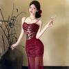 Sinnliches rotes Spitzen-Taillenbetonendes Camisole Abendkleid