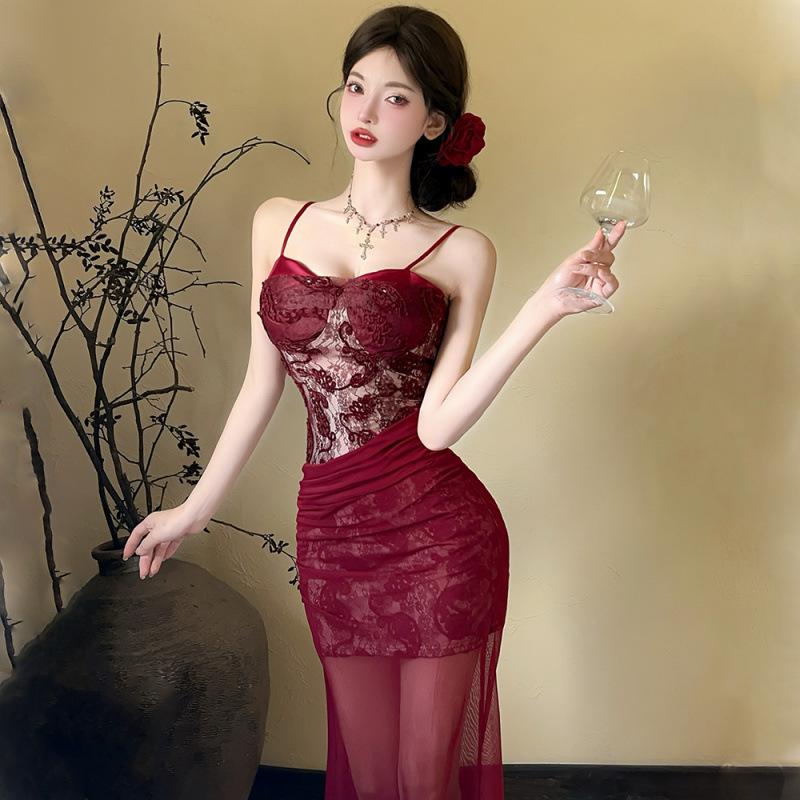 Sinnliches rotes Spitzen-Taillenbetonendes Camisole Abendkleid