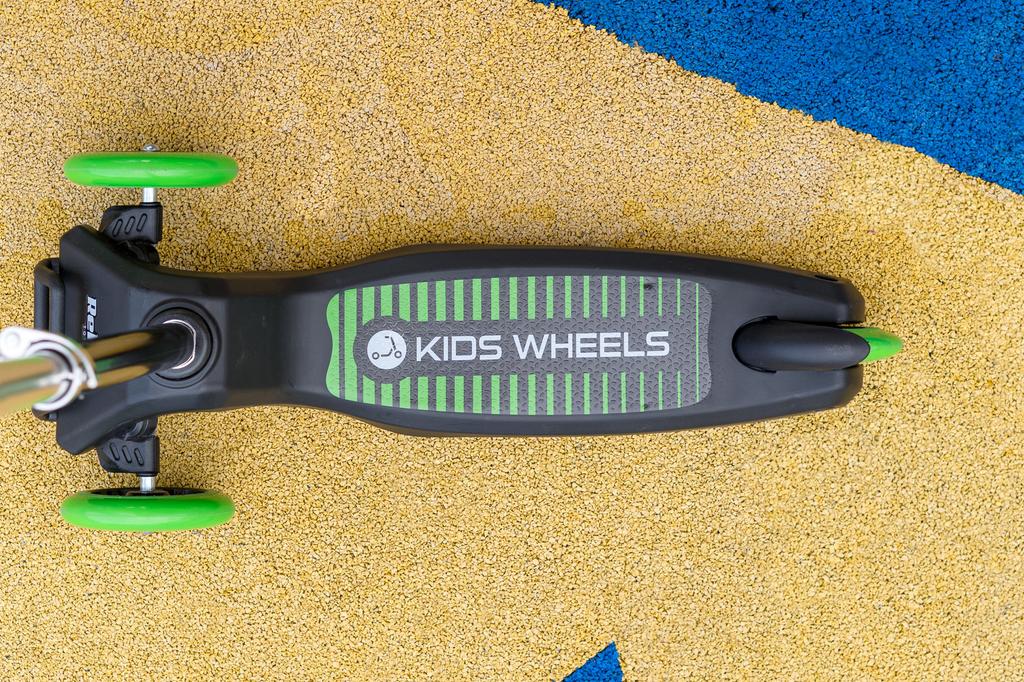 Rebel Wheels three-wheeled balance scooter for children, lightweight and adjustable