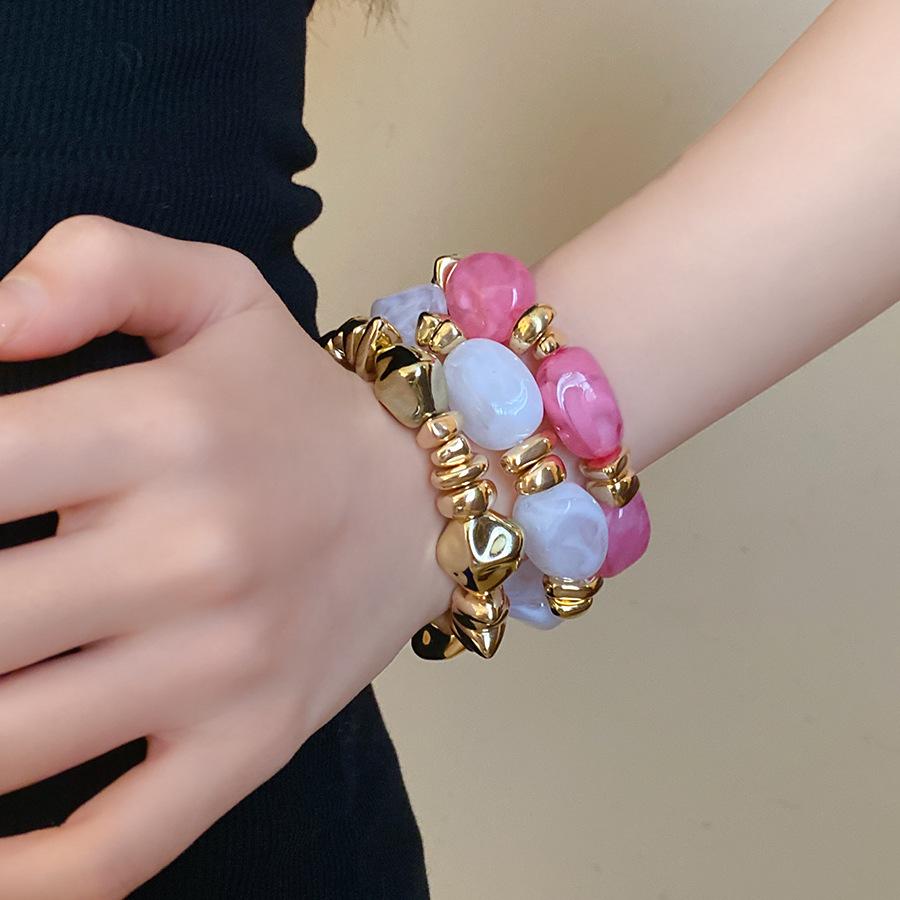Gold-Plated Retro Geometric Acrylic Bracelet - Elegant, Simple Hand Jewelry for Women