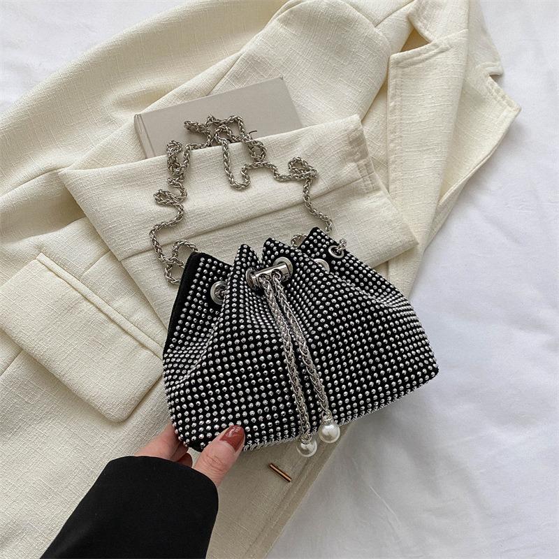 Diamond-encrusted drawstring bucket bag women's new bright diamond rhinestone full diamond bag popular high-end chain messenger bag