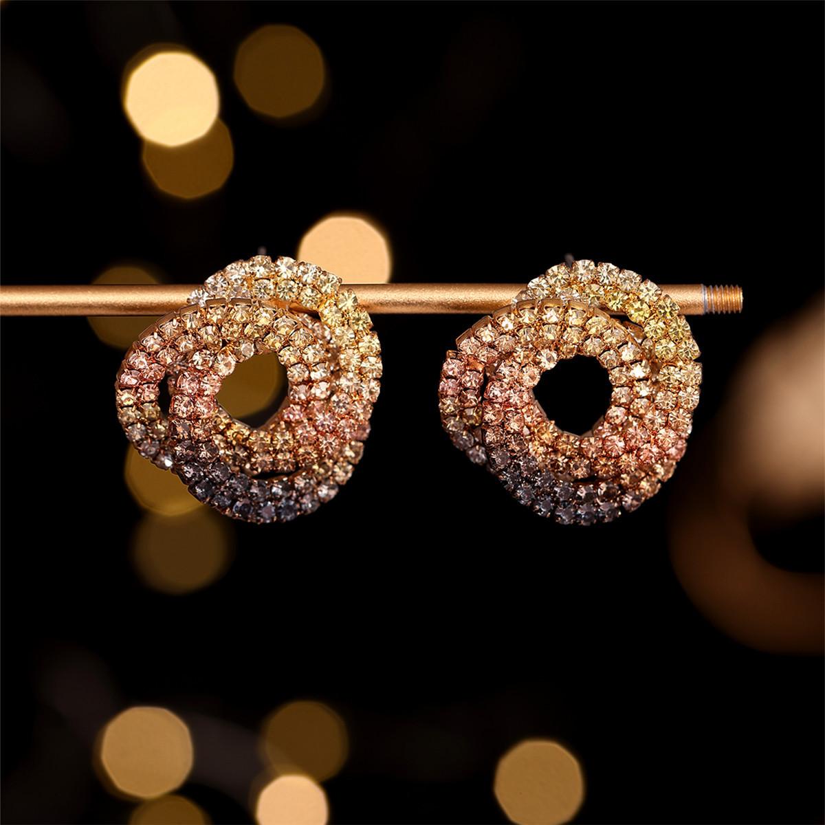 

Европа и Соединенные Штаты Простые дикие геометрические полые полые бриллиантовые серьги женские роскошные нишевые дизайн темпераментные серьги