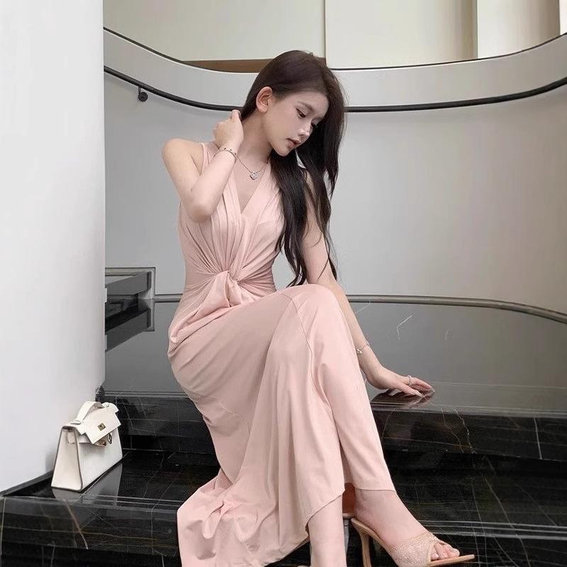 French celebrity temperament kink V-neck sleeveless dress 2026 summer new waist slim hip wrap dress