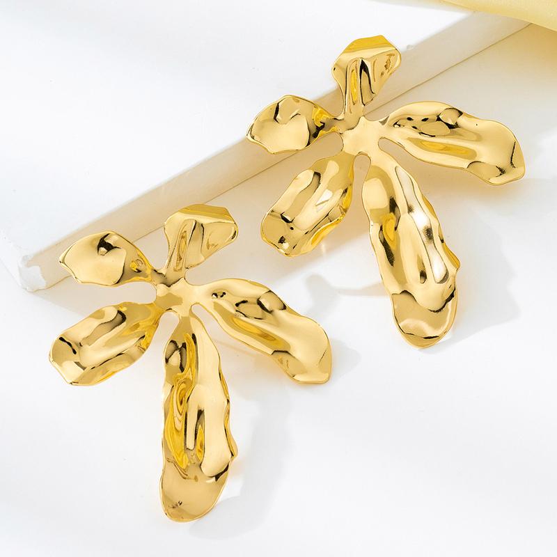 Exaggerated Metal Flowers Irregular Stud Earrings for Women Elegant Gold Color Floral Earrings with Temperament Vacation Jewelry