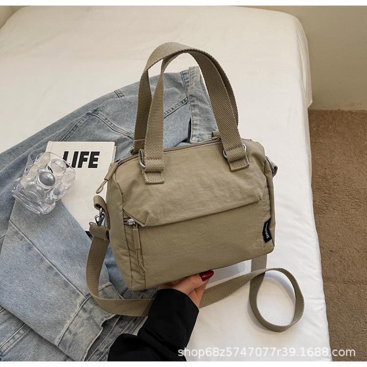 Fashion Versatile Handbag 2025 New Shoulder Leisure Travel Messenger Bag Lightweight Waterproof Nylon Cloth Bag Women