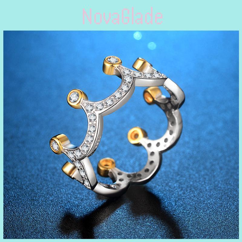 Bague pour femme au design élégant de couronne avec laiton durable et acier inoxydable de couleur argentée idéale pour les occasions spéciales et les cadeaux