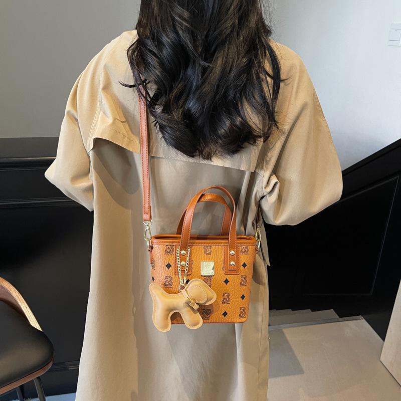 Ieșind geantă mică pentru femei 2025 nouă la modă populară de înaltă calitate geantă de umăr navetistă messenger geantă găleată