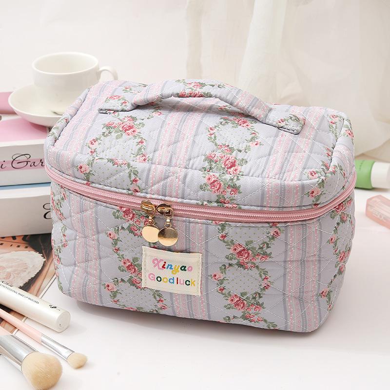 High-Capacity Quilted Floral Cosmetic Bag - Stylish, Compact, and Convenient
