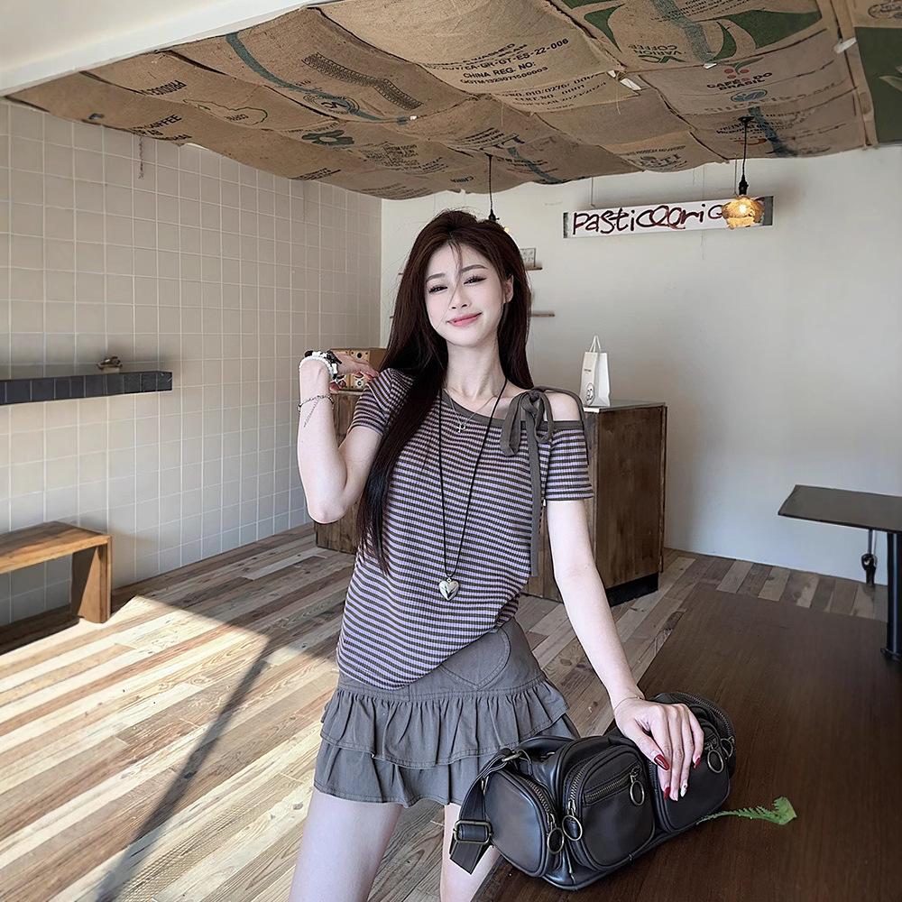 Striped diagonal neck short-sleeved t-shirt women's summer new slim and thin straps off-the-shoulder contrasting color Spice Girl top trendy