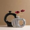2 Stück/Set Kreative Moderne Schwarz-Weiß Gestreifte Keramikvase, Unregelmäßige Dekorations-Blumenvase für Heimdeko