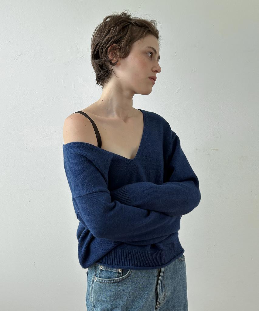 TOAVE Sally Cashmere Deep V-Neck Knit (Blue)