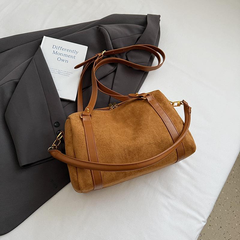 Retro Bag Women's Large-capacity New Autumn and Winter Versatile Messenger Bag Casual Texture Commuter Pillow Bag