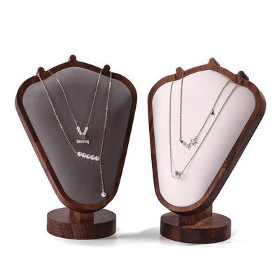 Creazione di gioielli e bijoux – Portagioie ed espositori per gioielli