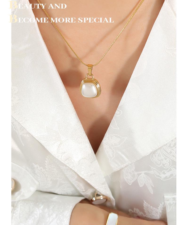 Elegant Black & White Faux Pearl Pendant Necklace for Women with Gold-Plated Titanium Steel Snake Chain