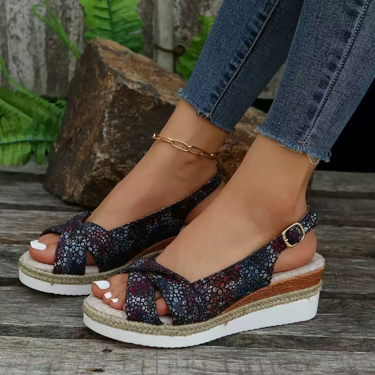 

Модные женские босоножки на танкетке с открытым носком, летние легкие туфли-гладиаторы на платформе, женские нескользящие пляжные сандалии больших размеров 43 разноцветный