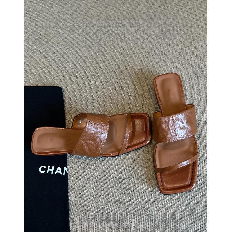 French thick heel square head half drag women's new summer wear retro and beautiful one-word drag Roman sandals are not tired