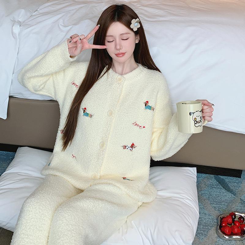 

Women s Half-Velvet Pajama Set: Cozy, Thickened Velvet for Autumn/Winter 2025 - Sweet and Cute Homewear One Size (up to 150 lbs)