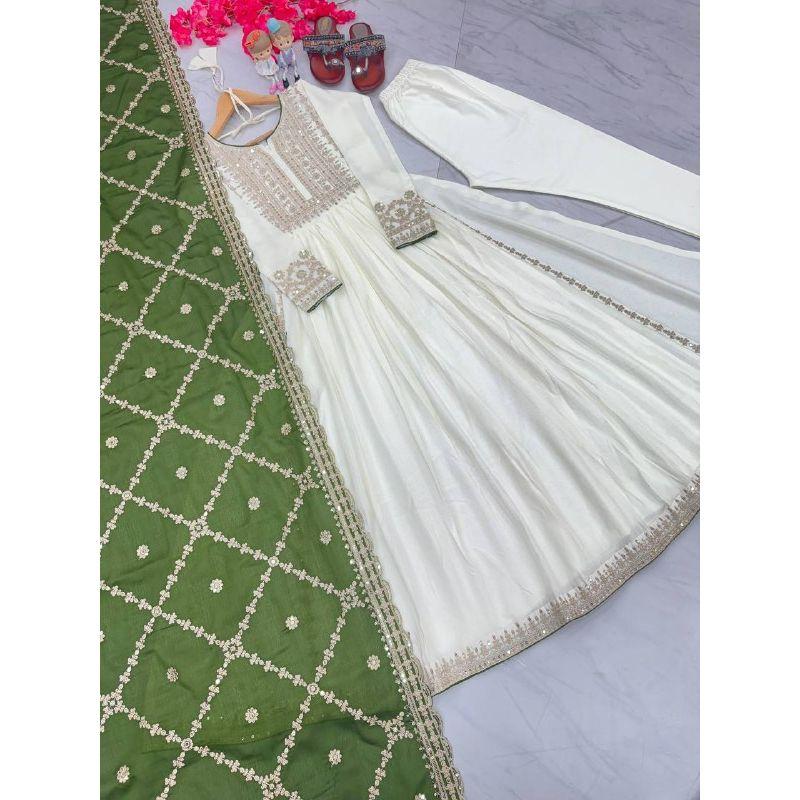 *Uvádíme nový vzhled oblečení na párty Pur Chinon Silk Fancy Anarkali šaty, Dupatta & Bottom Set*