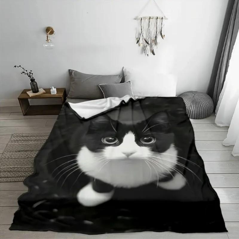 Comfortable Black and White Cat Blanket - Suitable for Sofas, Beds, and Offices - Soft Flannel, Comfortable All Season