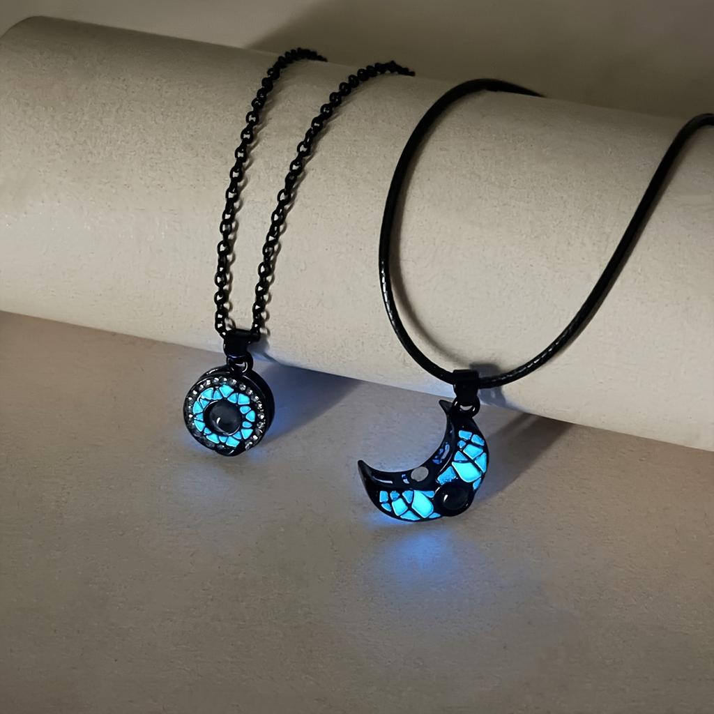 Magnetic Sun & Moon Projection Pendant Necklaces for Couples - 2pcs Set, 'I Love You' In 100 Languages, Perfect Valentine's Gift